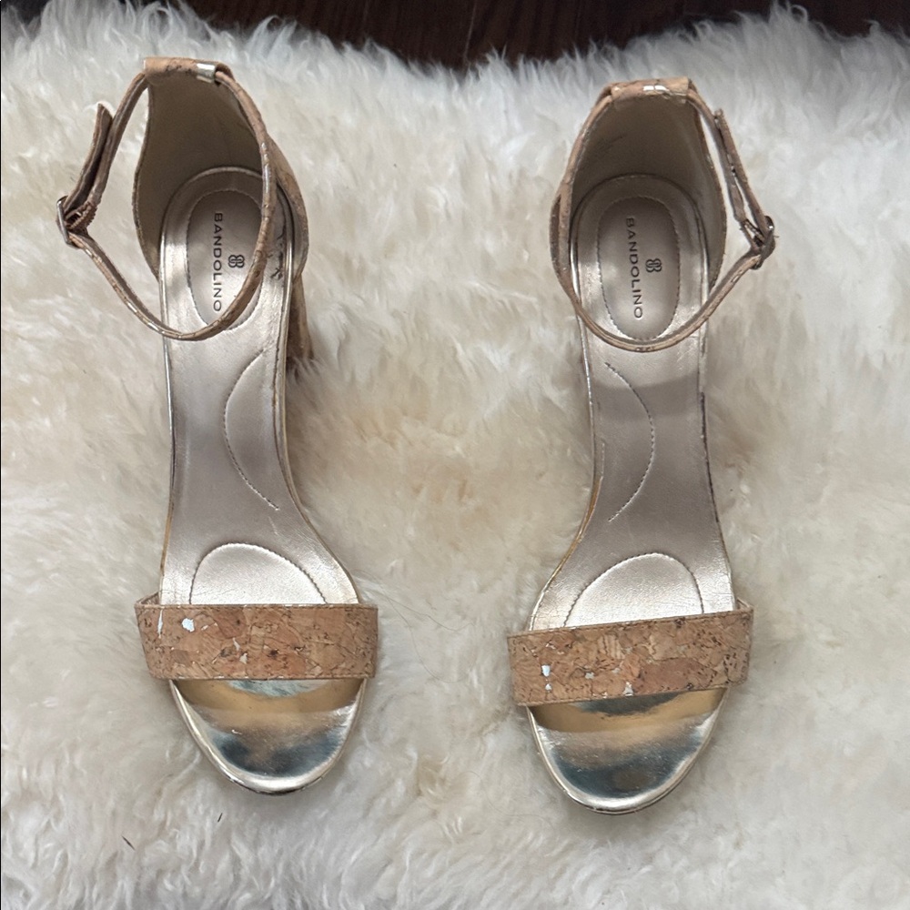 Bandolino Women's Tan and Gold Heels